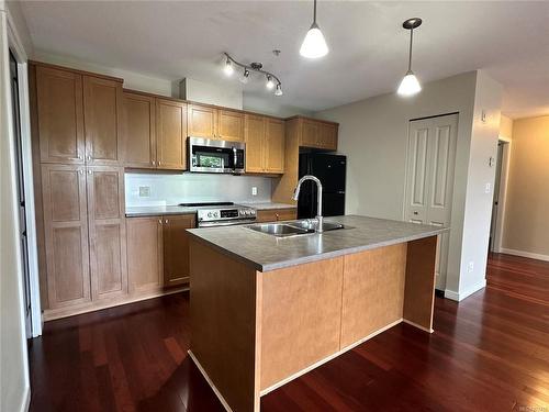 205-555 Franklyn St, Nanaimo, BC - Indoor Photo Showing Kitchen With Double Sink