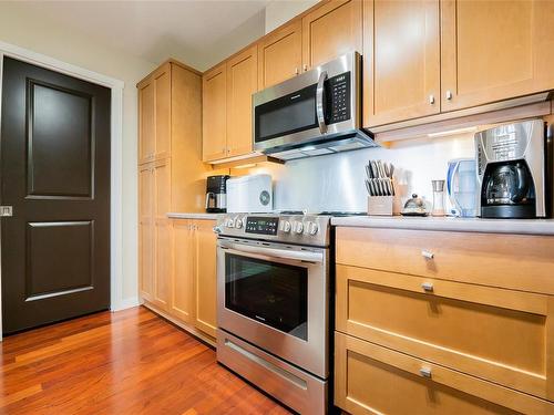 205-555 Franklyn St, Nanaimo, BC - Indoor Photo Showing Kitchen