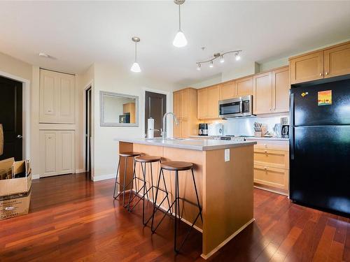 205-555 Franklyn St, Nanaimo, BC - Indoor Photo Showing Kitchen