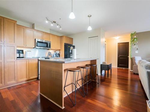 205-555 Franklyn St, Nanaimo, BC - Indoor Photo Showing Kitchen