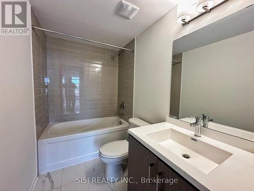 Th 326 - 130 Honeycrisp Crescent N, Vaughan, ON - Indoor Photo Showing Bathroom