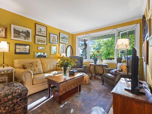 Salon - 125 Av. Jasper, Beaconsfield, QC - Indoor Photo Showing Living Room