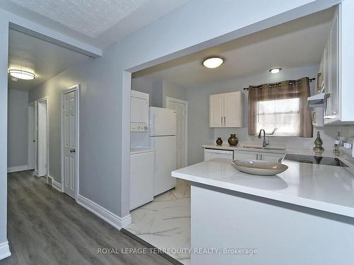 Main-270 Wilson Rd S, Oshawa, ON - Indoor Photo Showing Kitchen