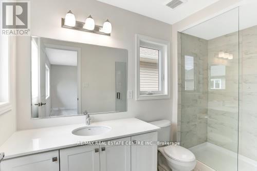 71 Conboy Drive, Erin, ON - Indoor Photo Showing Bathroom