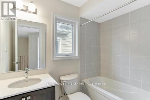 71 Conboy Drive, Erin, ON - Indoor Photo Showing Bathroom