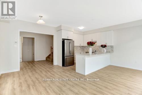 71 Conboy Drive, Erin, ON - Indoor Photo Showing Kitchen