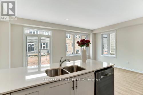 71 Conboy Drive, Erin, ON - Indoor Photo Showing Kitchen With Double Sink