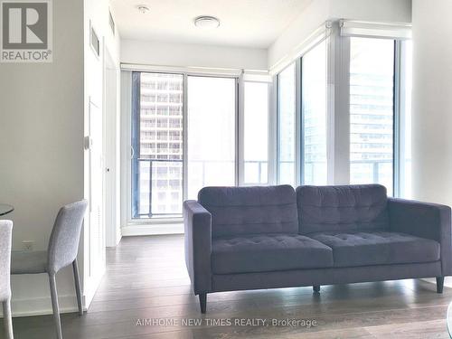 4108 - 125 Blue Jays Way, Toronto, ON - Indoor Photo Showing Living Room