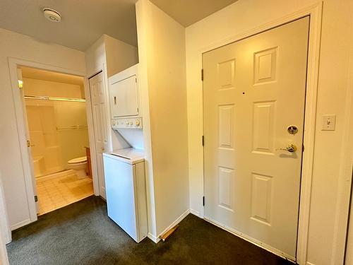 7140 4Th Street Unit# 309, Grand Forks, BC - Indoor Photo Showing Laundry Room