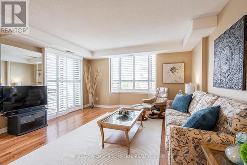 507 - 8 Village Green Boulevard, Hamilton, ON - Indoor Photo Showing Living Room