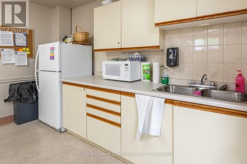 507 - 8 Village Green Boulevard, Hamilton, ON - Indoor Photo Showing Kitchen With Double Sink