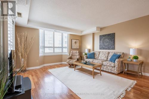 507 - 8 Village Green Boulevard, Hamilton, ON - Indoor Photo Showing Living Room