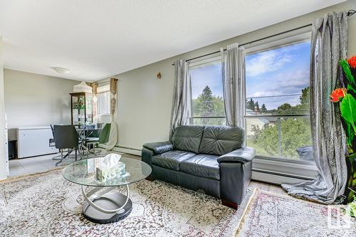 10315 120 Av Nw, Edmonton, AB - Indoor Photo Showing Living Room