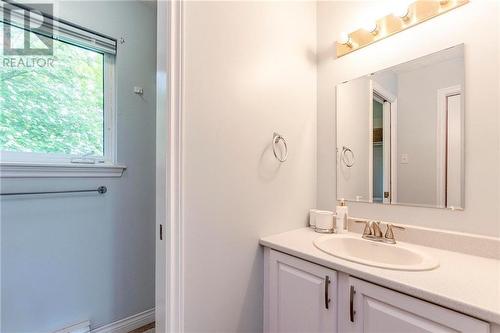 158 Elmhurst Road, Moncton, NB - Indoor Photo Showing Bathroom