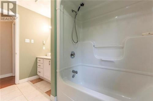 158 Elmhurst Road, Moncton, NB - Indoor Photo Showing Bathroom