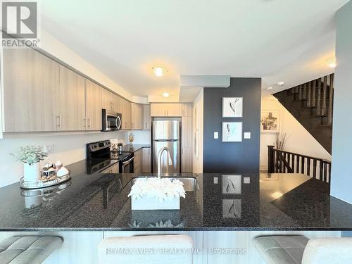 549 Goldenrod Lane, Kitchener, ON - Indoor Photo Showing Kitchen