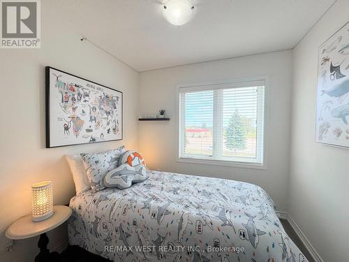 549 Goldenrod Lane, Kitchener, ON - Indoor Photo Showing Bedroom