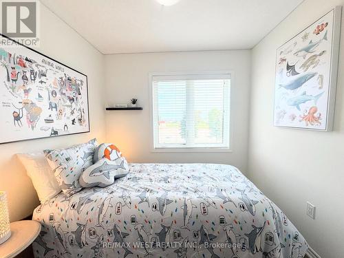 549 Goldenrod Lane, Kitchener, ON - Indoor Photo Showing Bedroom