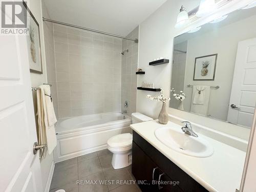 549 Goldenrod Lane, Kitchener, ON - Indoor Photo Showing Bathroom