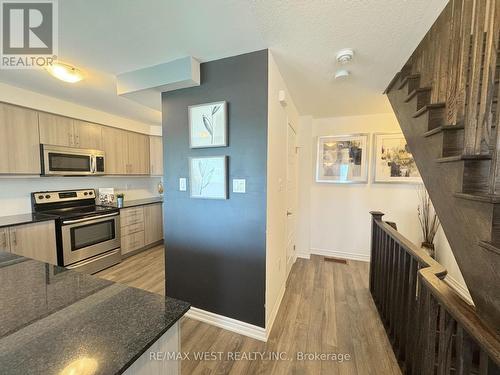 549 Goldenrod Lane, Kitchener, ON - Indoor Photo Showing Kitchen