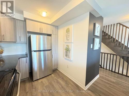 549 Goldenrod Lane, Kitchener, ON - Indoor Photo Showing Kitchen