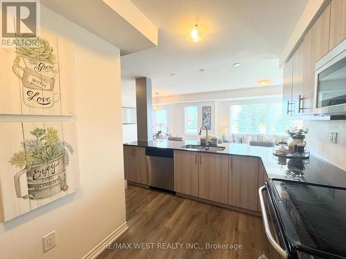 549 Goldenrod Lane, Kitchener, ON - Indoor Photo Showing Kitchen With Double Sink