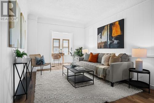 281 Wentworth Street N, Hamilton, ON - Indoor Photo Showing Living Room