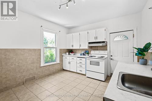 281 Wentworth Street N, Hamilton, ON - Indoor Photo Showing Kitchen