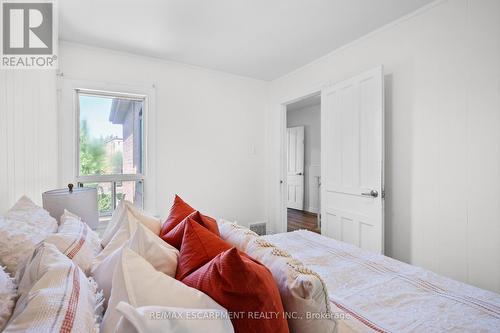 281 Wentworth Street N, Hamilton, ON - Indoor Photo Showing Bedroom