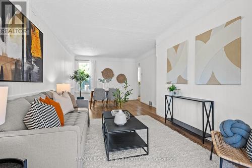 281 Wentworth Street N, Hamilton, ON - Indoor Photo Showing Living Room