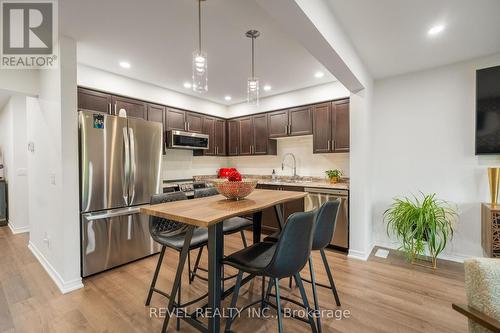 7188 Stacey Drive, Niagara Falls, ON - Indoor Photo Showing Kitchen With Upgraded Kitchen