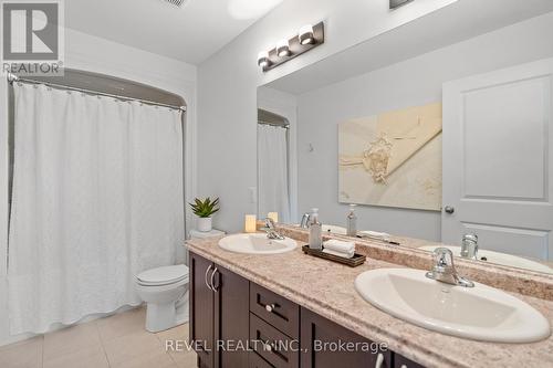 7188 Stacey Drive, Niagara Falls, ON - Indoor Photo Showing Bathroom