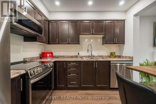 7188 Stacey Drive, Niagara Falls, ON - Indoor Photo Showing Kitchen