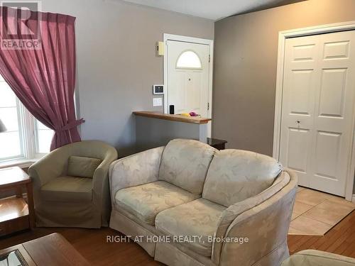 314 Closson Road, Prince Edward County, ON - Indoor Photo Showing Living Room