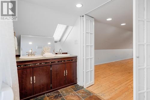 311 Sanatorium Road, Hamilton, ON - Indoor Photo Showing Bathroom