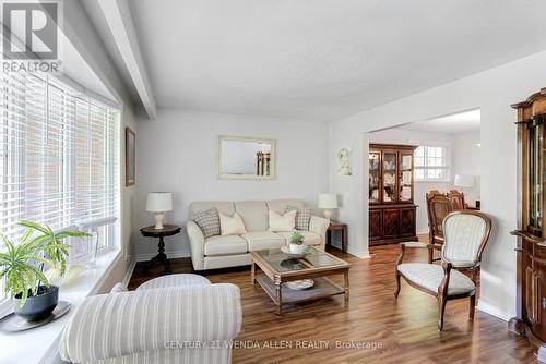 14 Manvers Drive, Kawartha Lakes, ON - Indoor Photo Showing Living Room