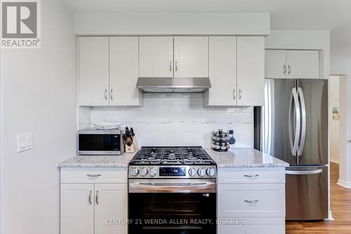 14 Manvers Drive, Kawartha Lakes, ON - Indoor Photo Showing Kitchen With Upgraded Kitchen