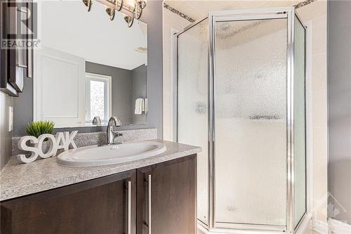 41 Torbec Avenue, Ottawa, ON - Indoor Photo Showing Bathroom