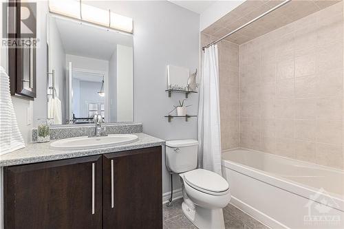 41 Torbec Avenue, Ottawa, ON - Indoor Photo Showing Bathroom