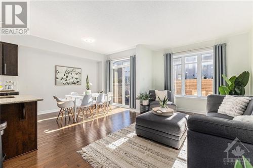 41 Torbec Avenue, Ottawa, ON - Indoor Photo Showing Living Room