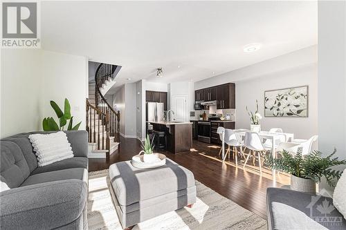 41 Torbec Avenue, Ottawa, ON - Indoor Photo Showing Living Room