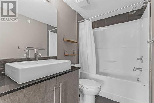 2417, 11 Mahogany Row Se, Calgary, AB - Indoor Photo Showing Bathroom