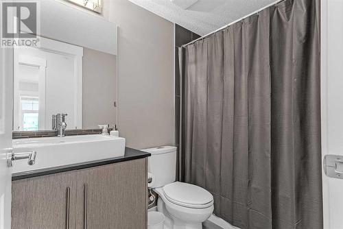 2417, 11 Mahogany Row Se, Calgary, AB - Indoor Photo Showing Bathroom