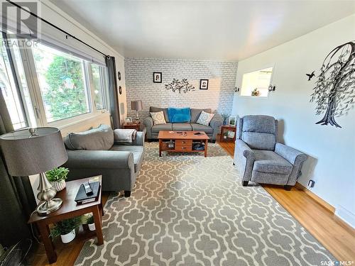 637 Grandview Street W, Moose Jaw, SK - Indoor Photo Showing Living Room