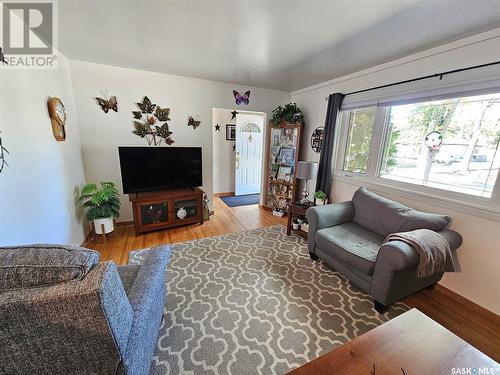 637 Grandview Street W, Moose Jaw, SK - Indoor Photo Showing Living Room