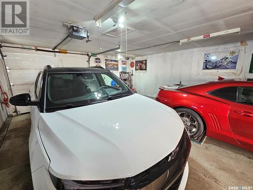 637 Grandview Street W, Moose Jaw, SK - Indoor Photo Showing Garage