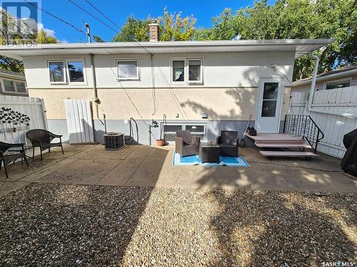 637 Grandview Street W, Moose Jaw, SK - Outdoor