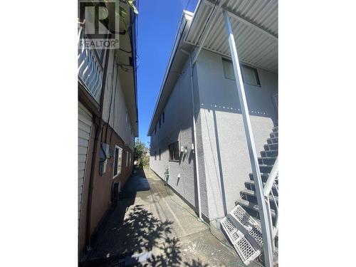 2944 E 4Th Avenue, Vancouver, BC - Outdoor