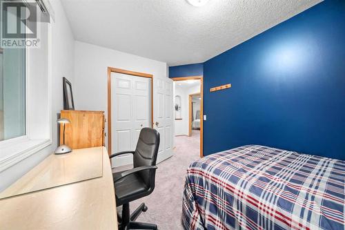 86 Cranfield Crescent Se, Calgary, AB - Indoor Photo Showing Bedroom