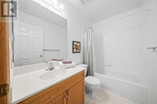 86 Cranfield Crescent Se, Calgary, AB - Indoor Photo Showing Bathroom